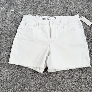 NWT Seven 7  Weekend Women’s White Fray Hem Stretchy Denim Shorts - Size 6